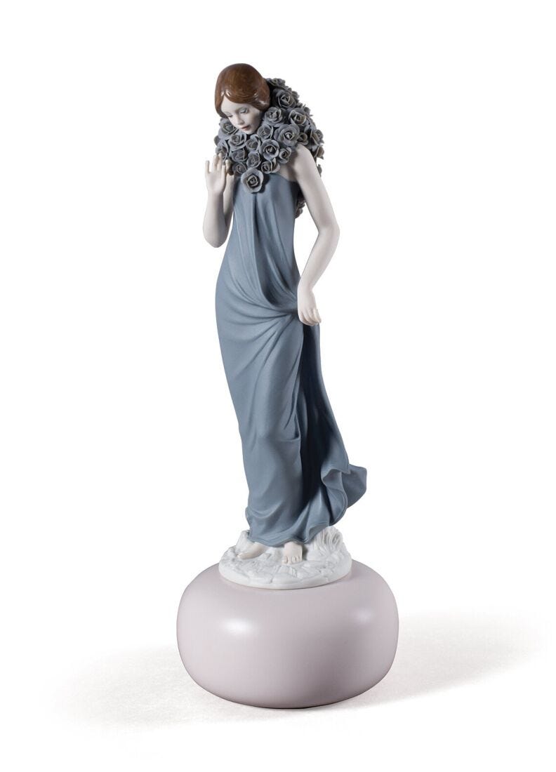 Haute Allure Sophisticated Elegance Woman Figurine. Limited Edition in Lladró