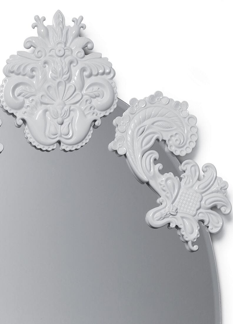 Espejo de pared ovalado sin marco. Blanco. Serie limitada en Lladró