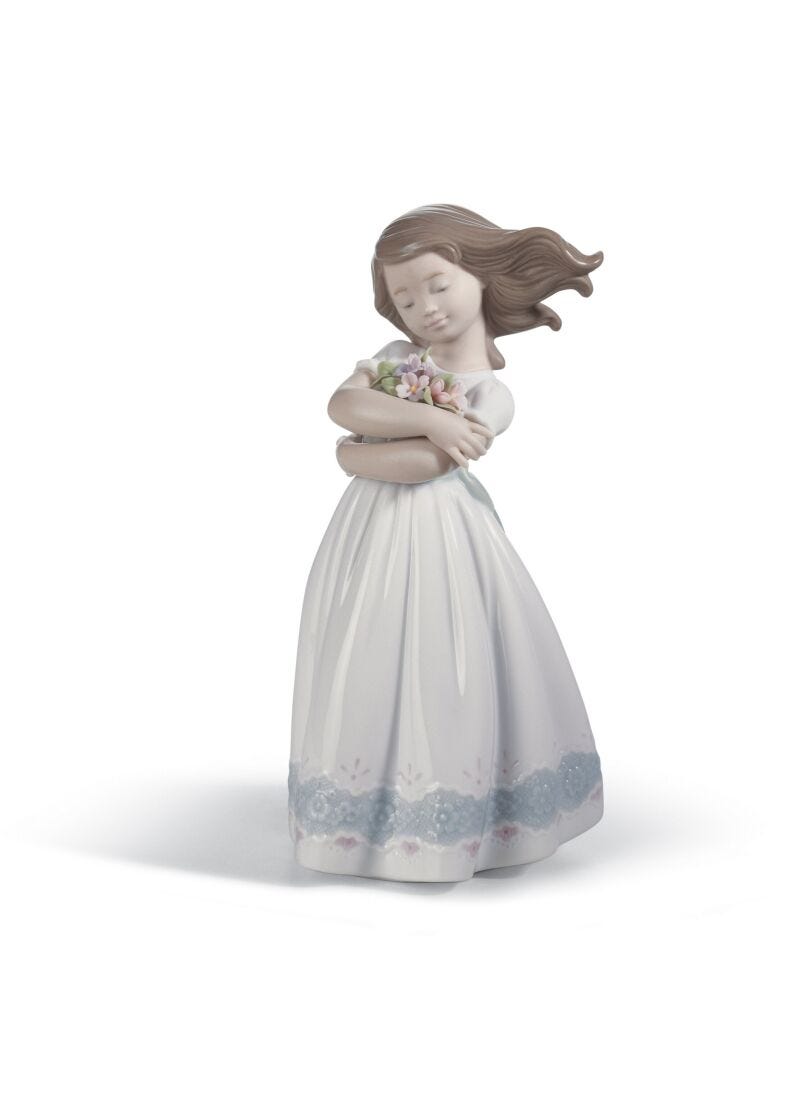 Tender innocence Girl Figurine in Lladró