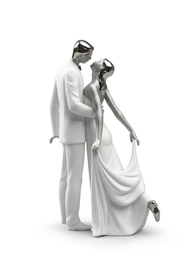Happy Anniversary Couple Figurine. Silver Lustre in Lladró