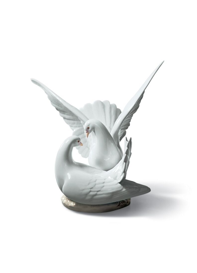 Love Nest Doves Figurine in Lladró