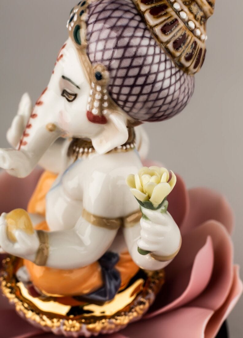 Figura Ganesha sobre loto en Lladró