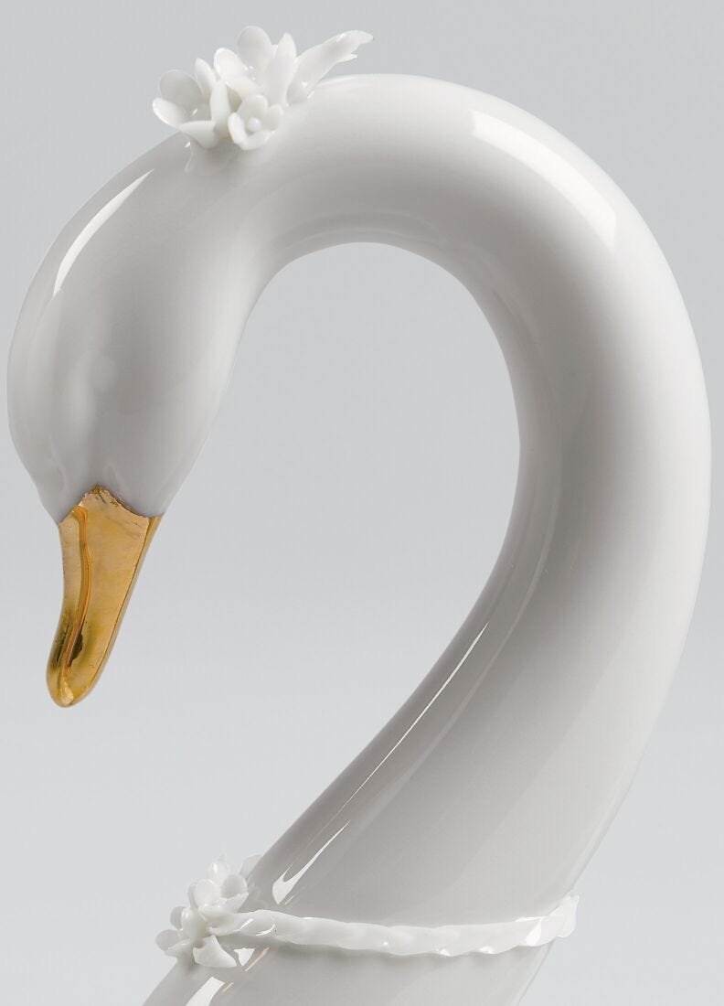 Endless Love Swans Figurine. Golden Luster in Lladró