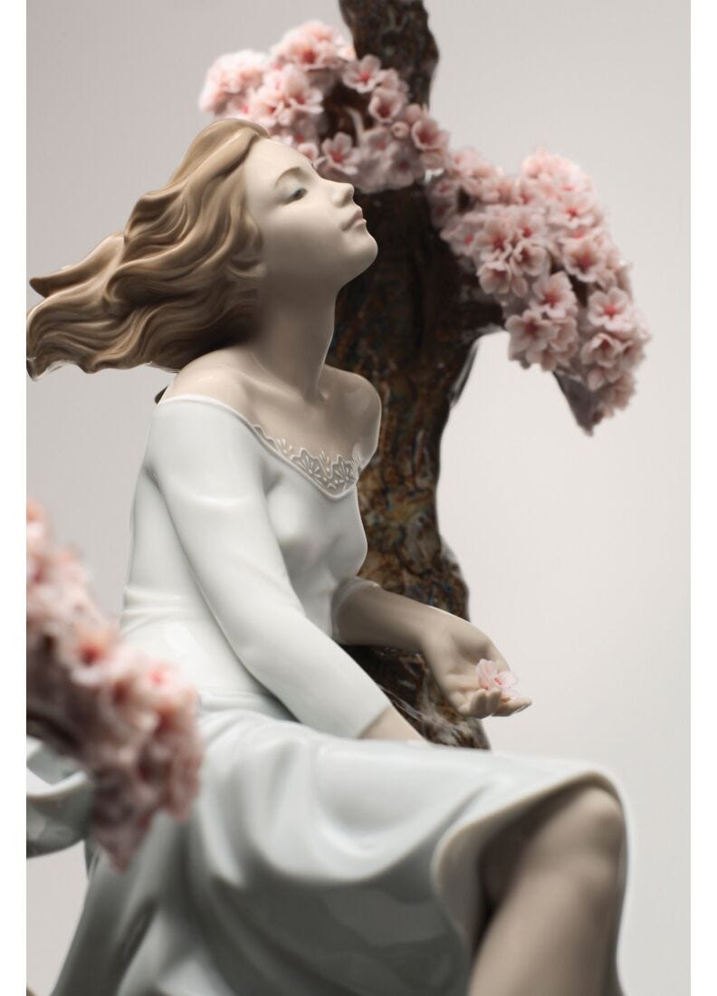 Sweet Scent of Blossoms Woman Figurine. Limited Edition in Lladró