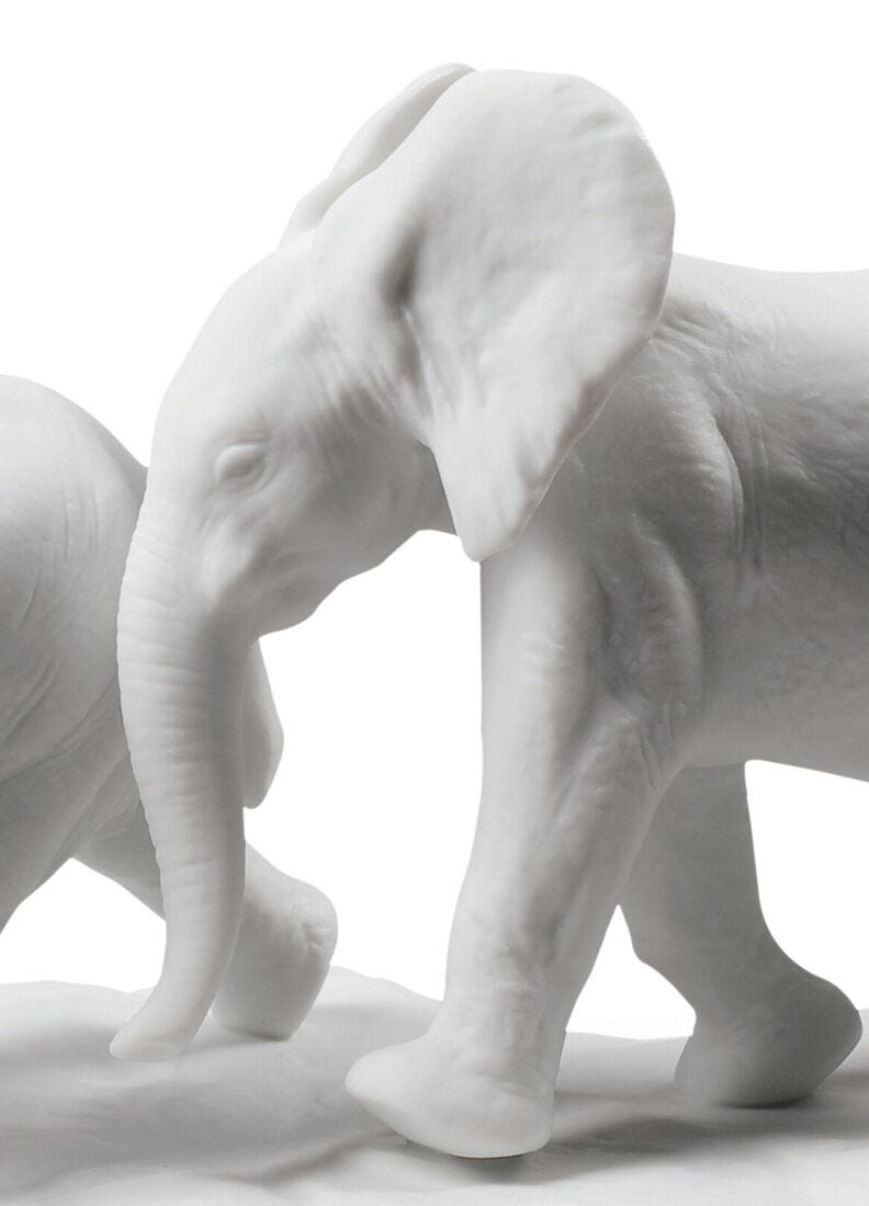 Escultura elefantes Siguiendo el camino. Blanco en Lladró