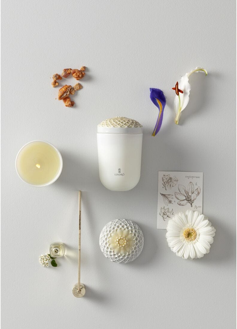Echoes of Nature Candle. Tropical Blossoms Scent in Lladró