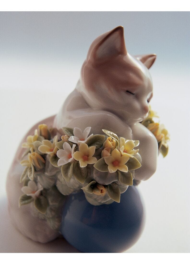 Dreamy Kitten Cat Figurine