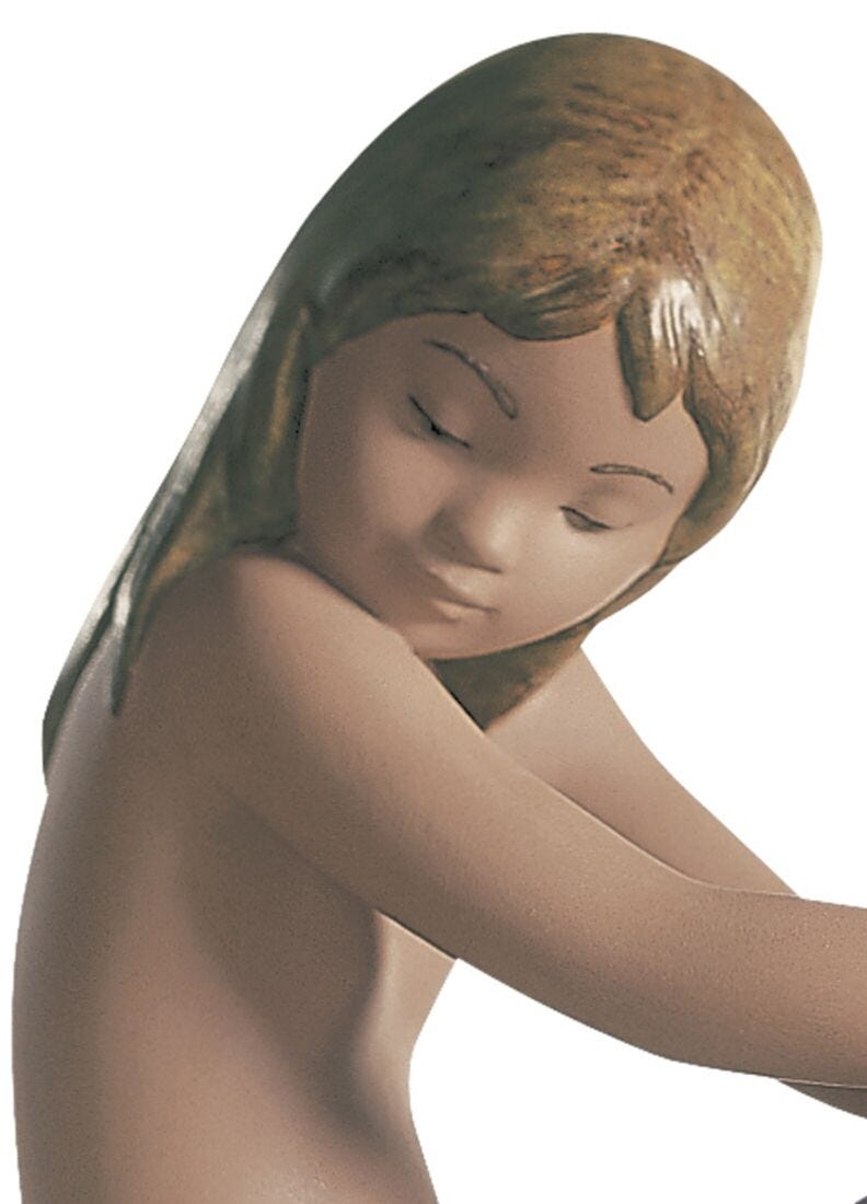 Island Beauty Girl Figurine in Lladró