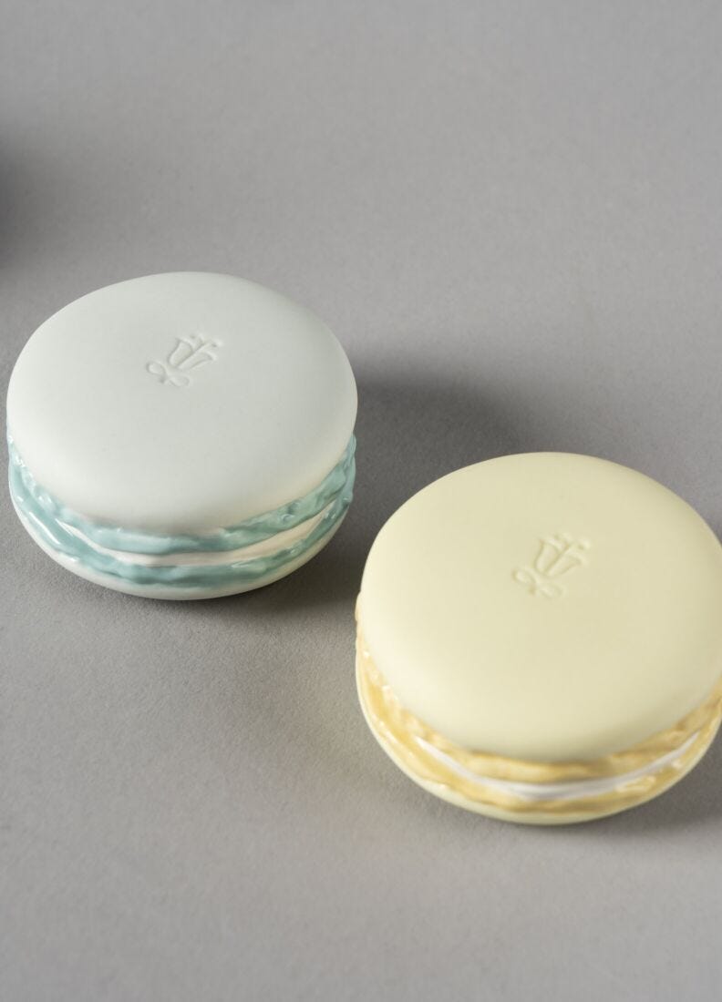 Figura Macarons. Crema, rosa, azzurro & giallo in Lladró