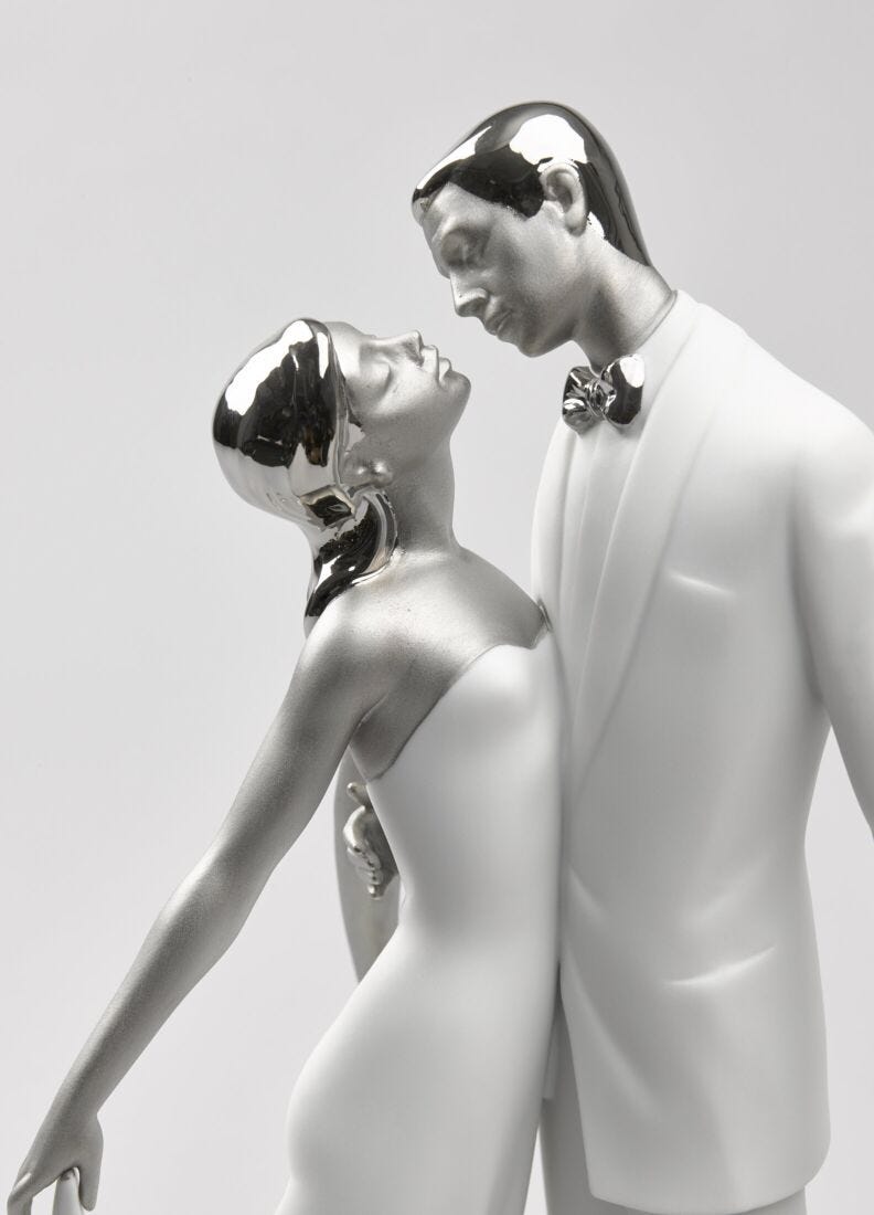 Happy Anniversary Couple Figurine. Silver Lustre in Lladró