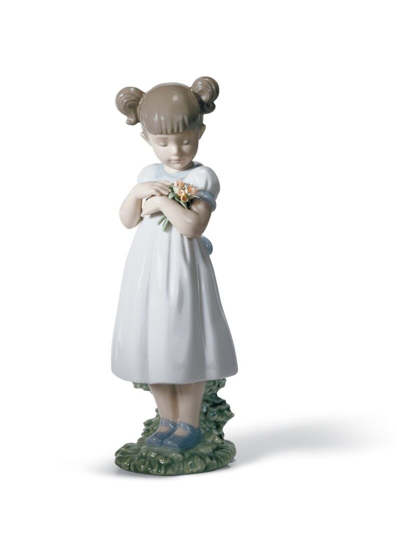 Flowers for Mommy Girl Figurine in Lladró