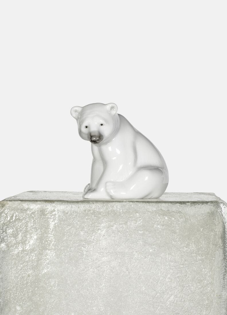座る白クマ in Lladró