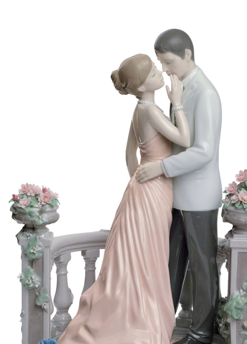 Moonlight Love Couple Figurine. Limited Edition in Lladró
