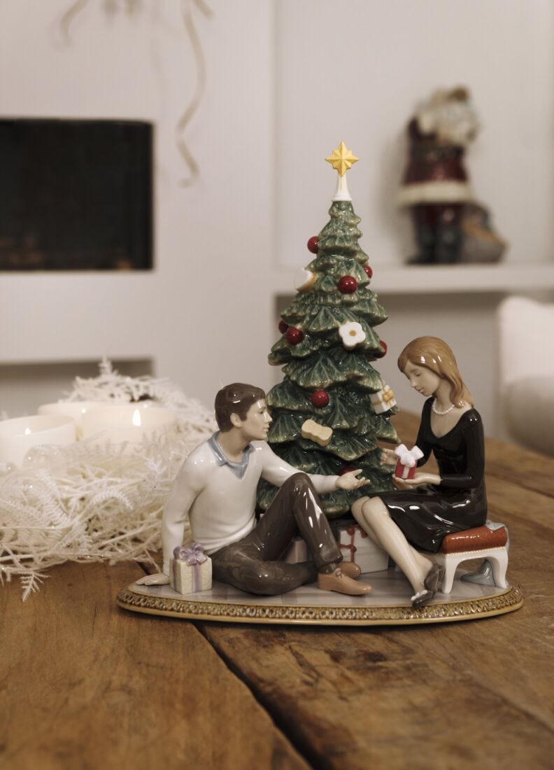 A Romantic Christmas Couple Figurine. Limited Edition in Lladró