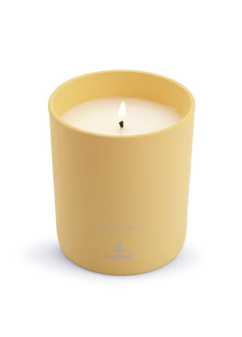 A MOTHER'S EMBRACE-SCENTED CANDLE in Lladró