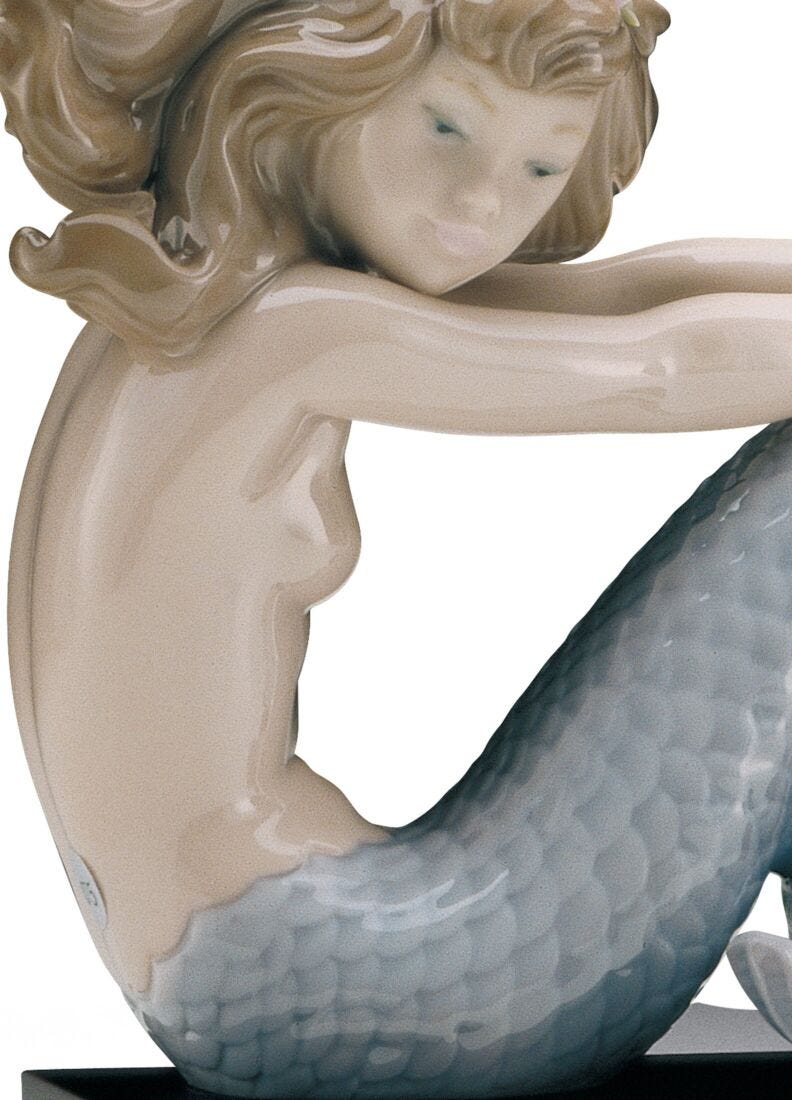 Figura Sirena con brazos en rodillas en Lladró