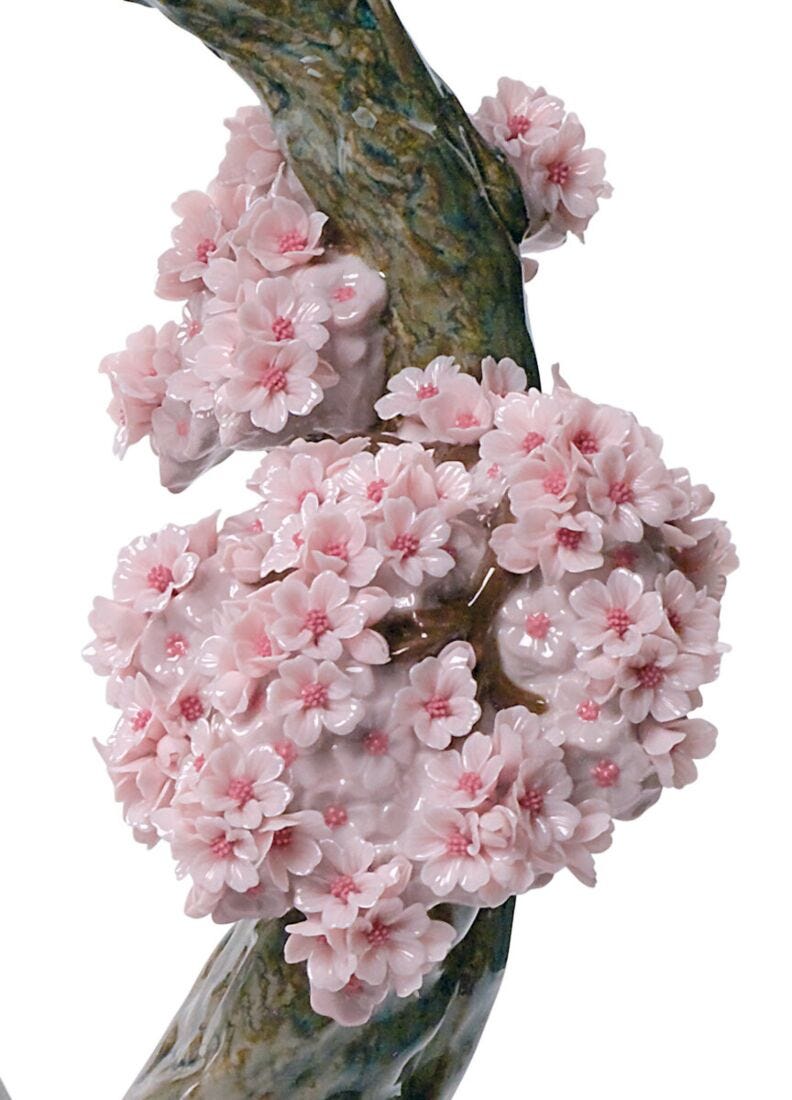 Sweet Scent of Blossoms Woman Figurine. Limited Edition in Lladró