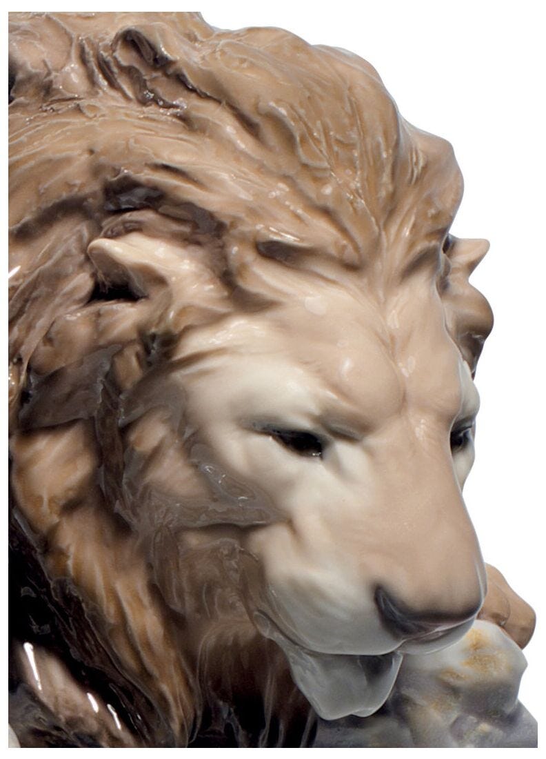 Lion Pouncing Figurine in Lladró