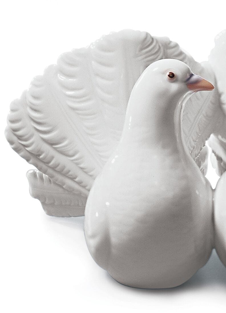 Couple of Doves Figurine in Lladró