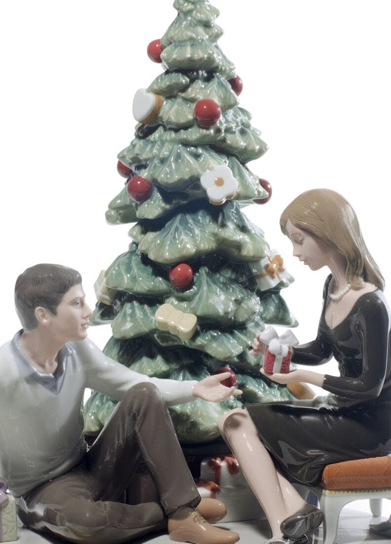 A Romantic Christmas Couple Figurine. Limited Edition in Lladró