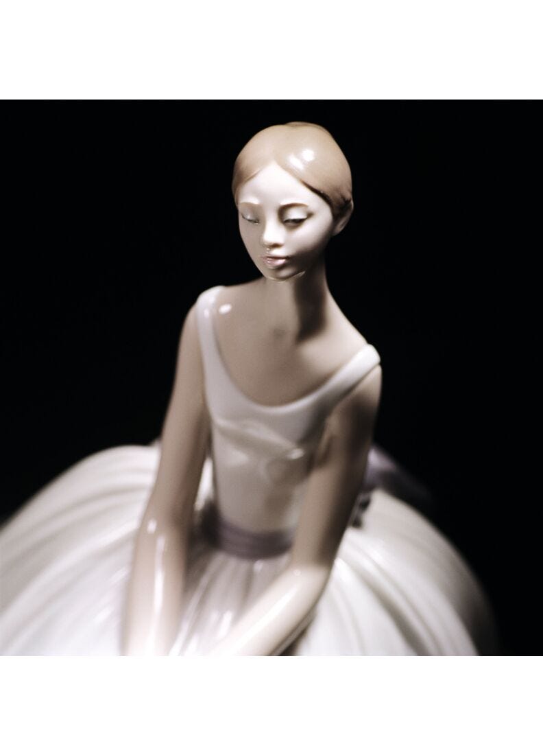 Refinement Ballet Woman Figurine in Lladró