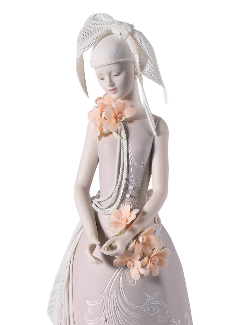 Haute Allure Exclusive Model Woman Figurine. Limited Edition in Lladró