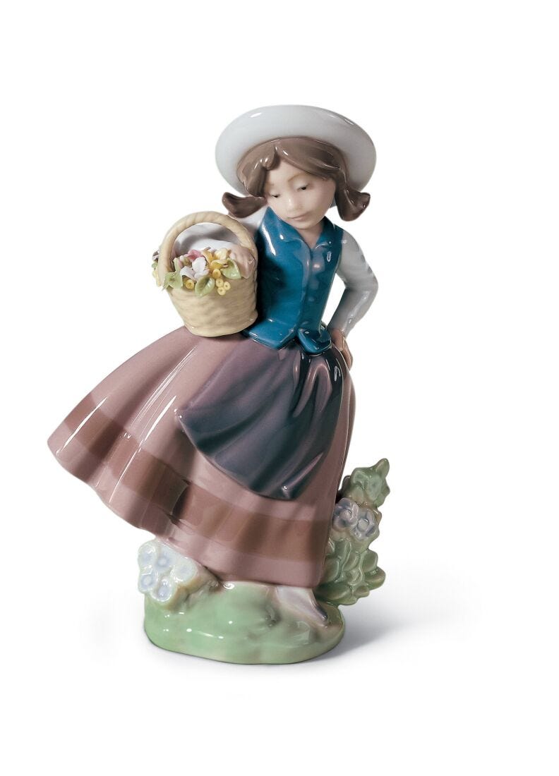 Sweet Scent Girl Figurine in Lladró