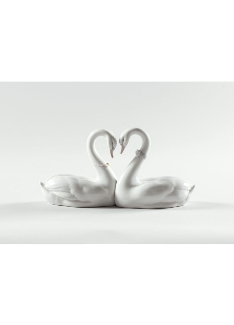 Endless Love Swans Figurine in Lladró