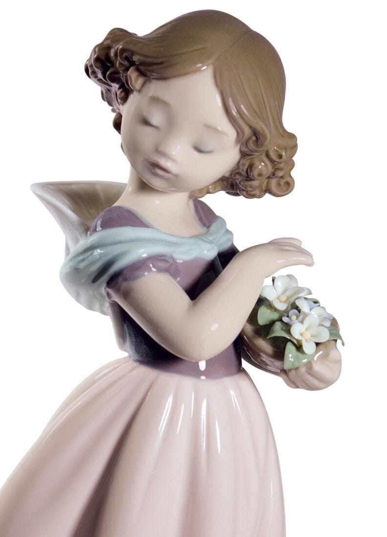 Adorable innocence Girl Figurine. Special Edition in Lladró