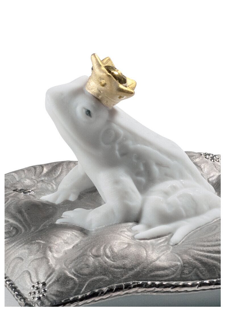 Enchanted Prince Frog Figurine. Golden Lustre in Lladró
