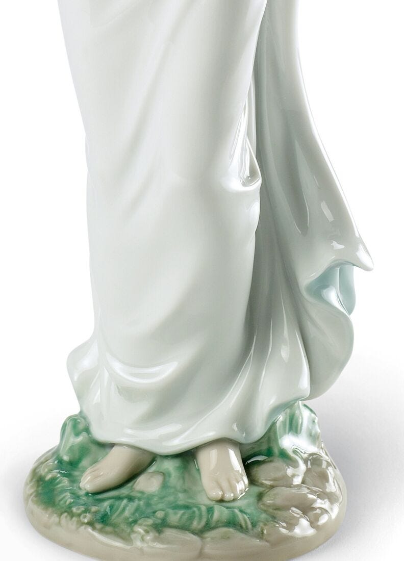 Beautiful Gloria Woman Figurine in Lladró