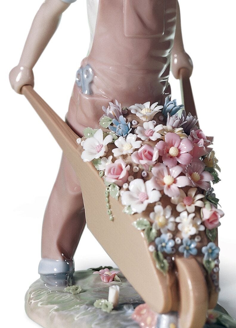 Figura niño Carretilla con flores en Lladró