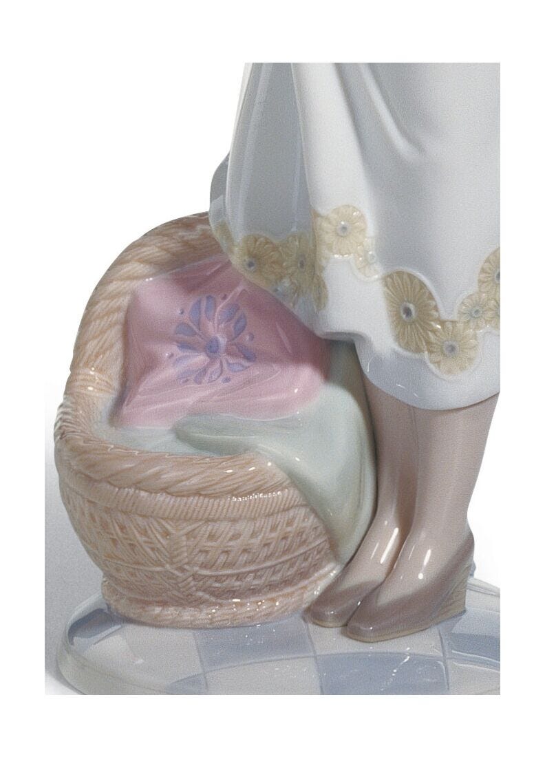 Unconditional Love Mother Figurine in Lladró