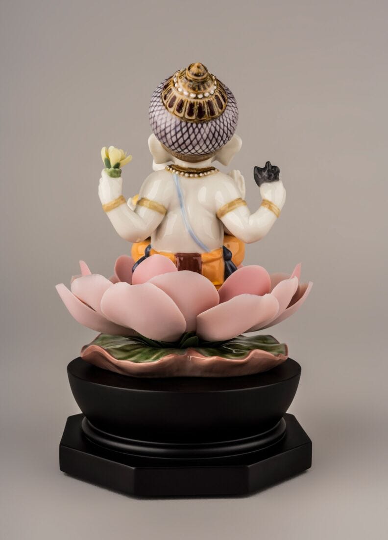 Figura Ganesha sobre loto en Lladró