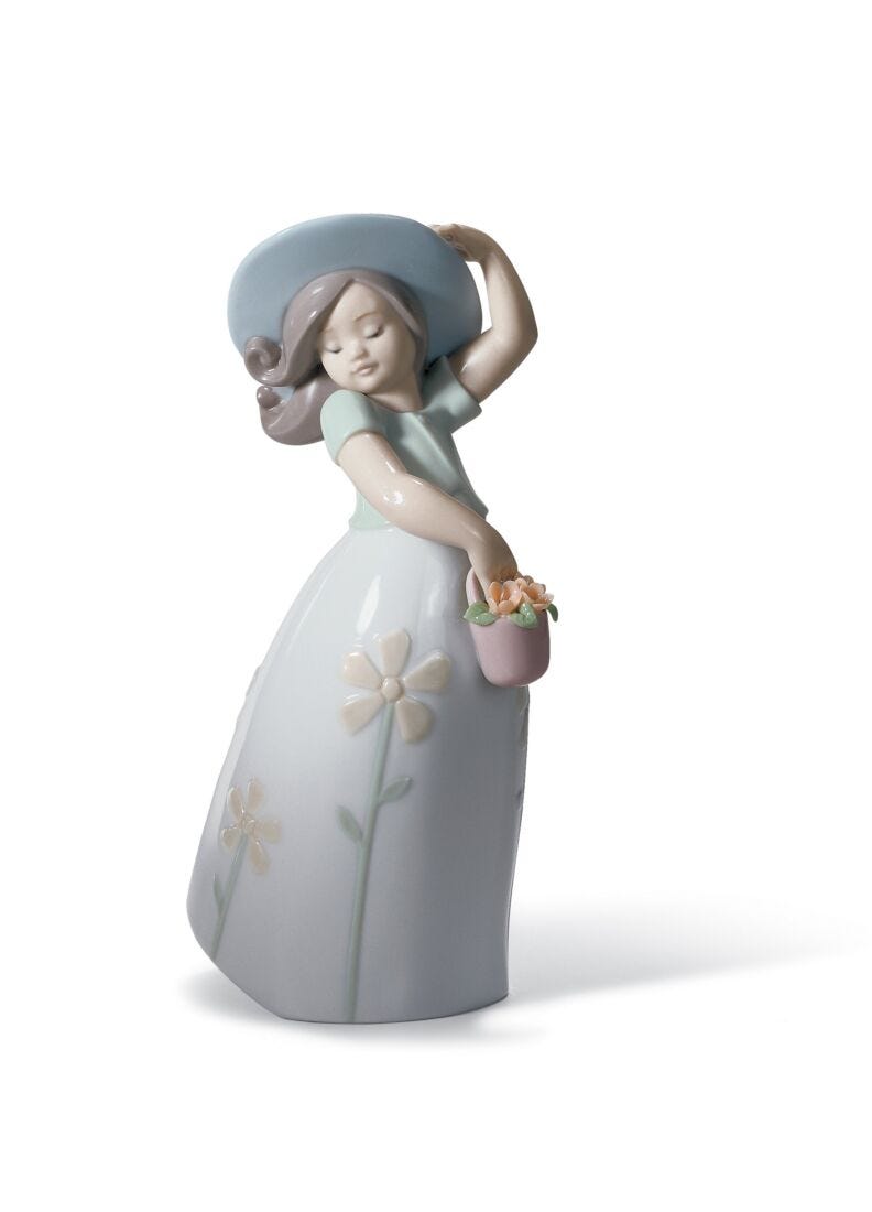 Little Daisy Girl Figurine in Lladró