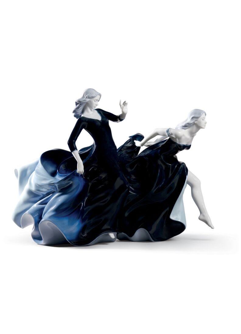 Night Approaches Women Figurine. Limited Edition in Lladró