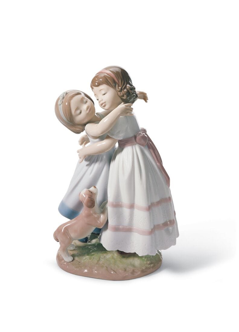 Give me a hug! Children Figurine in Lladró