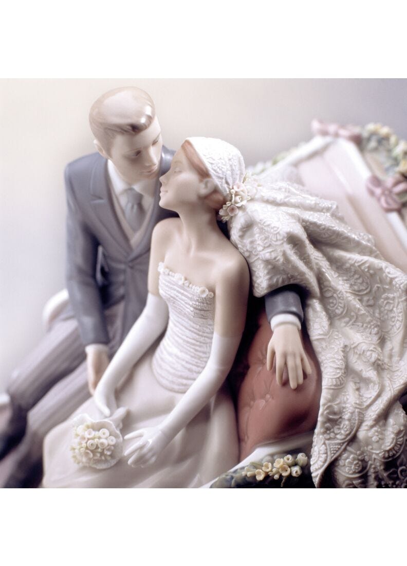 Bridal Carriage Couple Sculpture. Limited Edition in Lladró