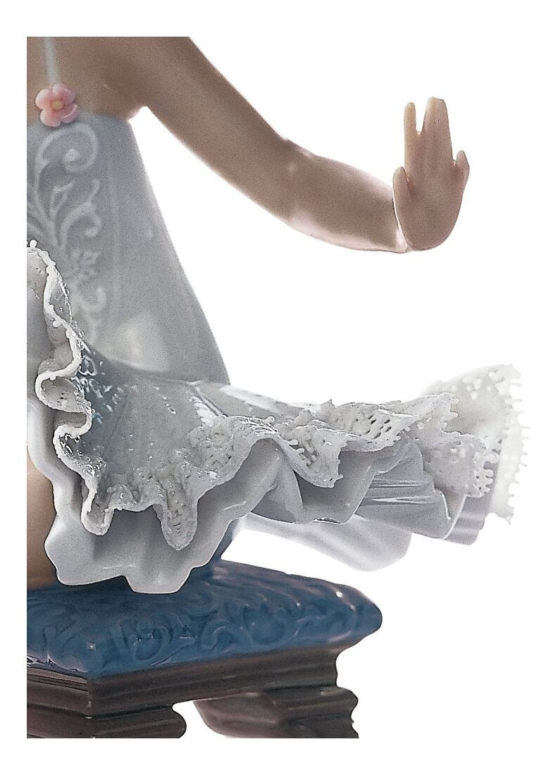 Recital Ballet Girl Figurine in Lladró