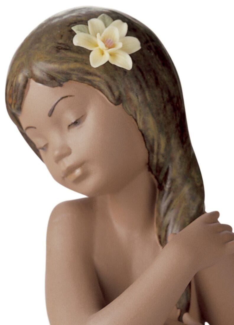 Pacific Jewel Girl Figurine in Lladró