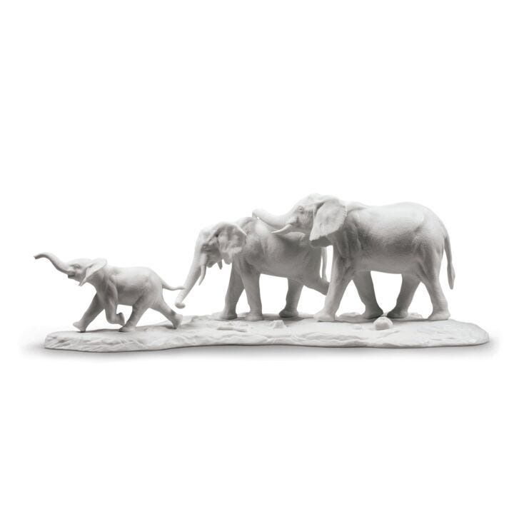Scultura Elefanti Seguiamo i tuoi passi. Bianco in Lladró