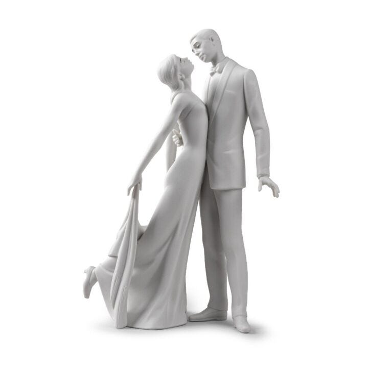 Happy Anniversary Couple Figurine. Matte White in Lladró