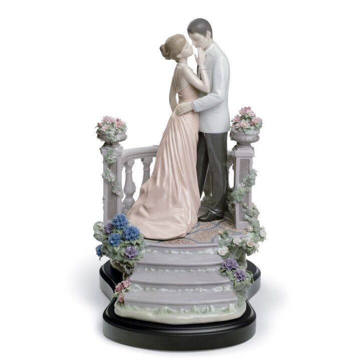 Moonlight Love Couple Figurine. Limited Edition in Lladró