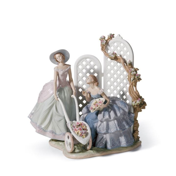Garden of Romance Women Figurine. Limited Edition in Lladró