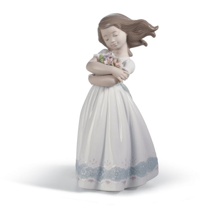 Tender innocence Girl Figurine in Lladró