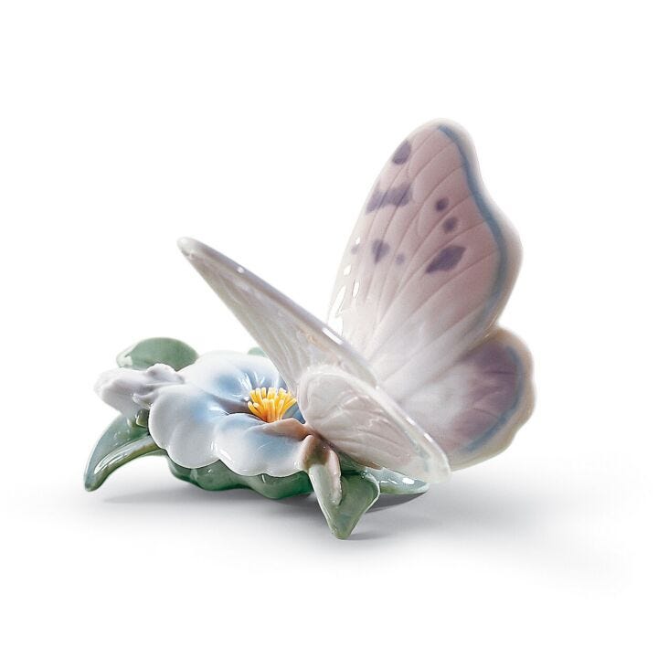 Refreshing Pause Butterfly Figurine in Lladró