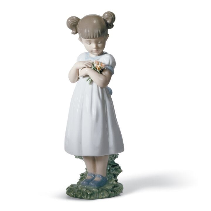 Flowers for Mommy Girl Figurine in Lladró