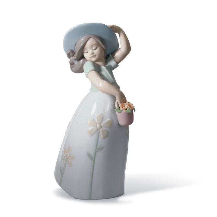 Little Daisy Girl Figurine in Lladró