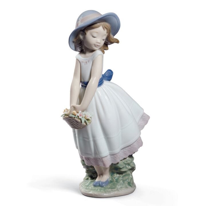 Pretty innocence Girl Figurine. Special Edition in Lladró
