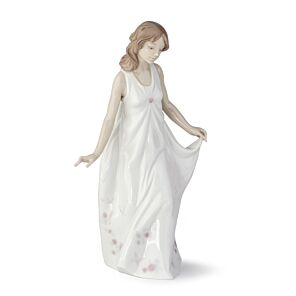 Wonderful Mother Figurine in Lladró